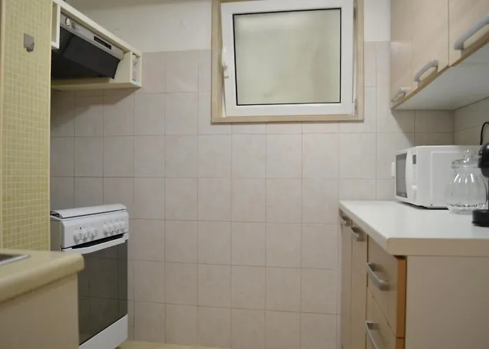 Eden De Martino Monopoli